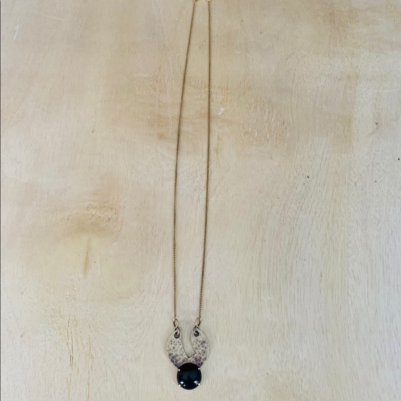 Circle in circle necklace with onyx center stone - Picture 4 of 7